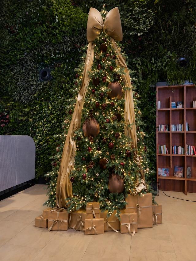 L'Art de Noël I, brad 400 cm, Băneasa Business Development