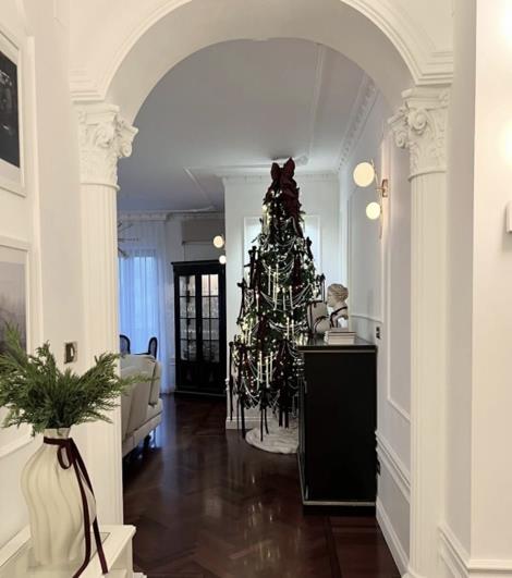 L'Art de Noël, brad de închiriat cu catifea burgundi, Amber Forest