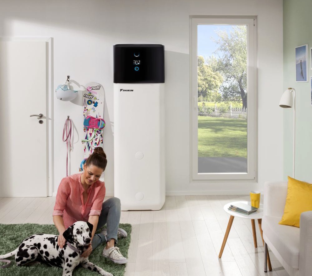 Daikin Altherma 3 R ECH2O EBSX integrată elegant în living