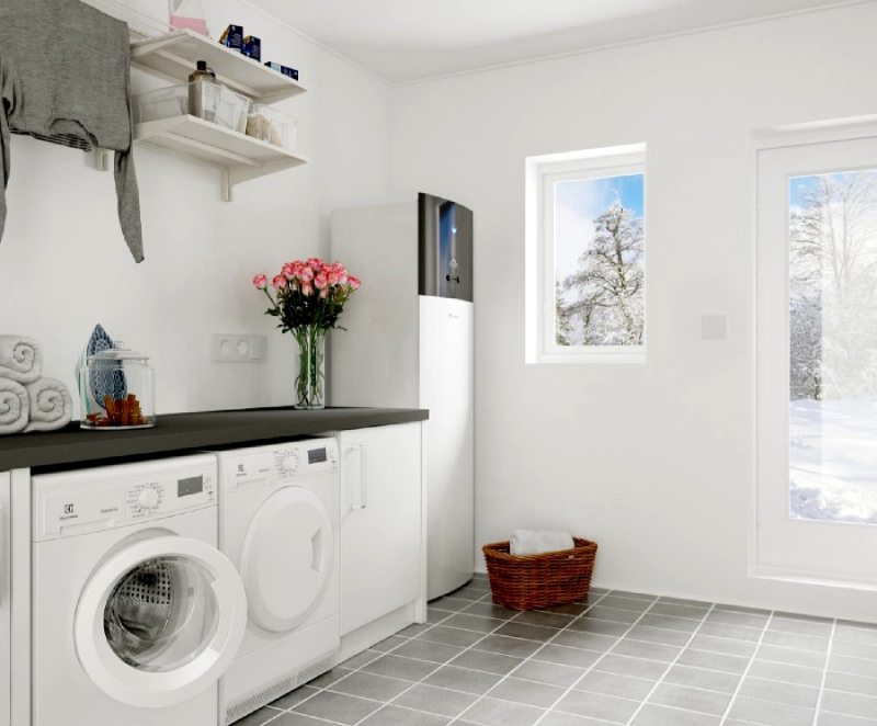 Daikin Altherma 3 R F EBVH 11 kW integrată elegant în living modern